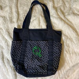Thirty-One Navy Blue Tote Bag Purse with “Q” embroidered Lots of Pockets Queen